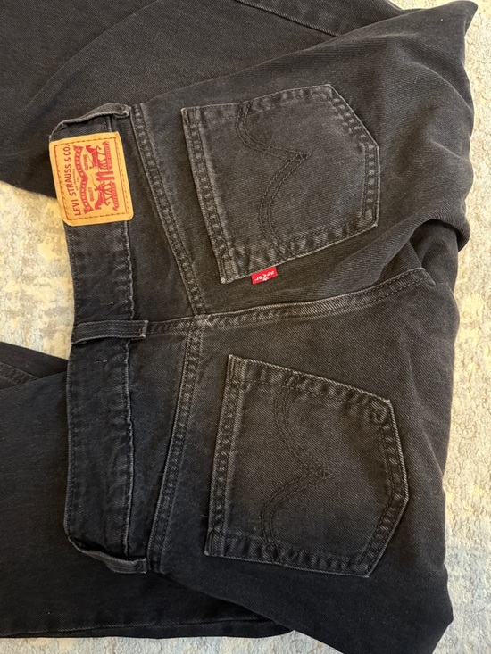 Levi's Relaxed Black Women's Jeans - Picture 3 of 3